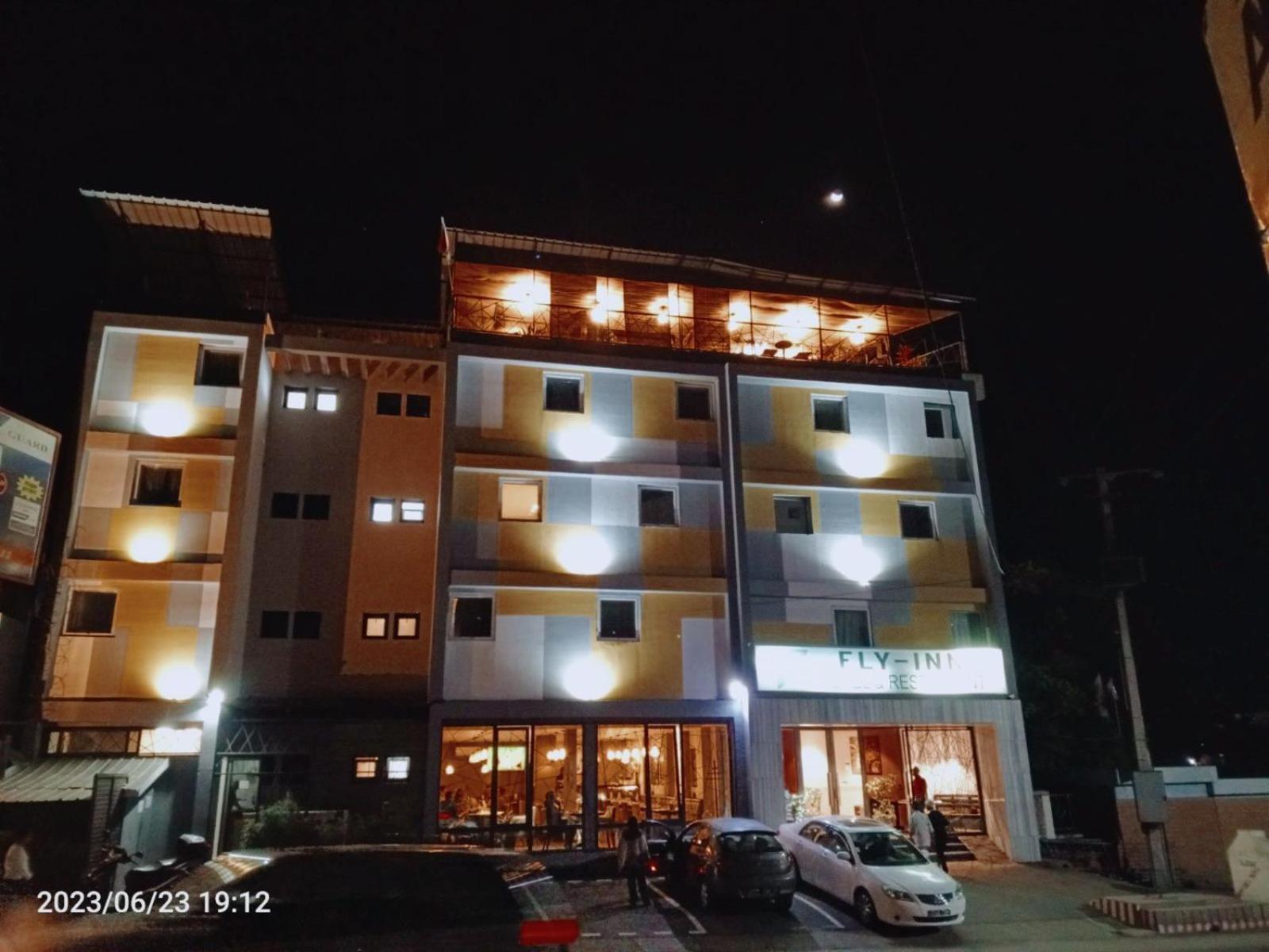 Fly Inn Madagascar: Airport-Adjacent with 24/7 Free Shuttle Ivato  Exterior photo